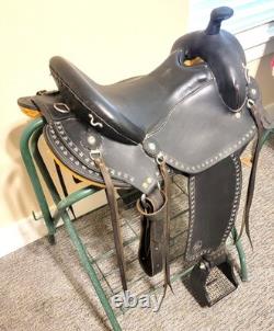 Imus 4-BeatT Western Trail Saddle Black, 16 with matching breast collar
