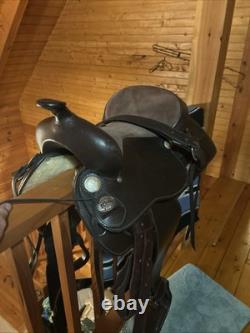 King series plate trail saddle
