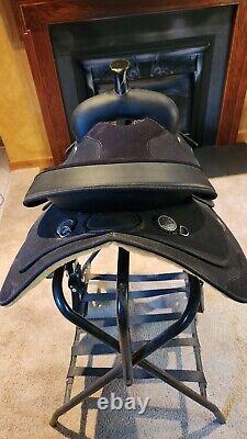 LIGHTLY used Wintec Western Saddle