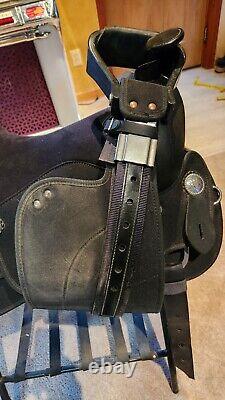 LIGHTLY used Wintec Western Saddle