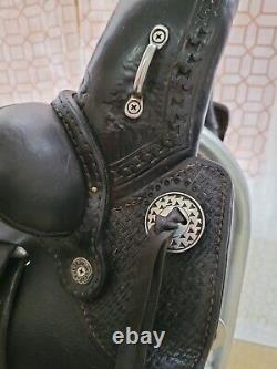 Len Brown Patriot x western dressage 16 seat w. Protector pad