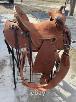 Lightly Used 15.5 Rough out, Bear Trap, Western Saddle, Bowden Mule Tree
