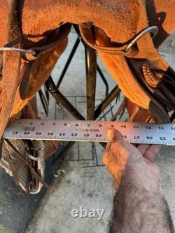 Lightly Used 15.5 Rough out, Bear Trap, Western Saddle, Bowden Mule Tree