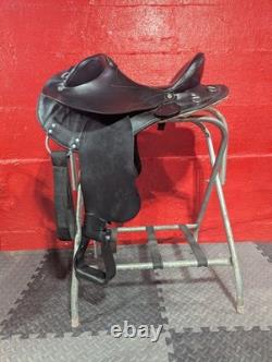 Lightweight Synthetic Aussie Crossover Saddle