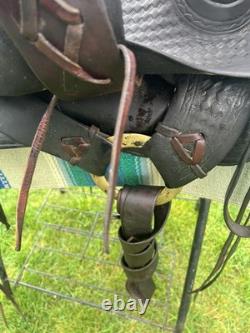 Lovely Vintage Bear Trap Style Western Saddle! Fully usable