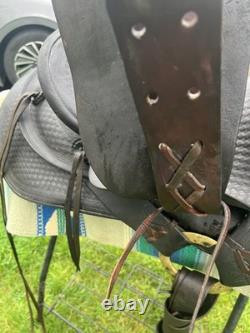 Lovely Vintage Bear Trap Style Western Saddle! Fully usable