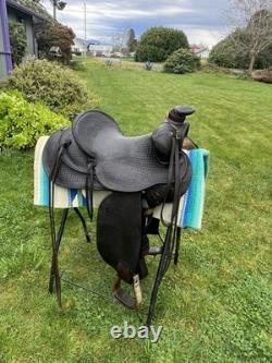 Lovely Vintage Bear Trap Style Western Saddle! Fully usable