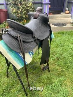 Lovely Vintage Bear Trap Style Western Saddle! Fully usable