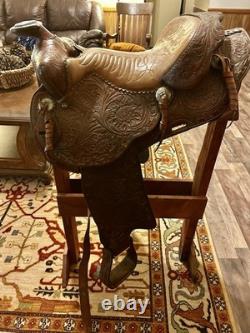 M. L. Leddy Leather Western Trail Saddle by the ML Leddy Saddle Co. 15.5 inches