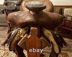 M. L. Leddy Leather Western Trail Saddle by the ML Leddy Saddle Co. 15.5 inches