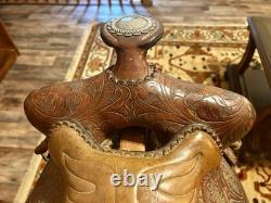M. L. Leddy Leather Western Trail Saddle by the ML Leddy Saddle Co. 15.5 inches