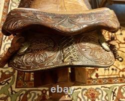 M. L. Leddy Leather Western Trail Saddle by the ML Leddy Saddle Co. 15.5 inches