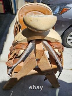 Mexican-style Carlos Navarro Western saddle Handmade leather size 17 seat