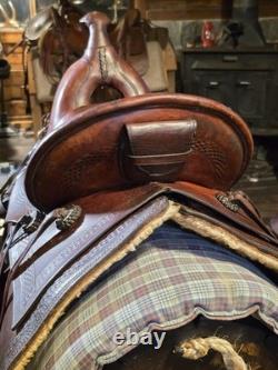 Rare Antique Western Military/Forest Service Saddle With Horseshoe Nail Pouch