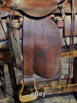 Rare Antique Western Military/Forest Service Saddle With Horseshoe Nail Pouch