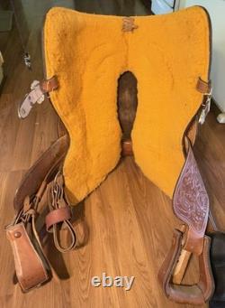 Showman Corriente Western Show Saddle 15 Inch Silver Tooled