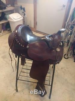 Silver Royal Arabian western saddle 15.5 model 2968