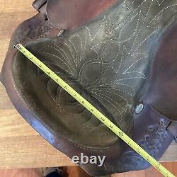 Simco Western Trail Saddle 17. Excellent Condition with Silver Accents