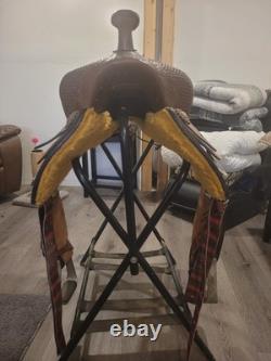 Super comfy leather Western trail saddle with stirrups included. Only ridden 3x