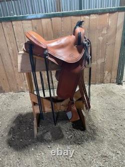 Synergist Western Saddle 17 Seat with the famous jean seamEnglish rigging