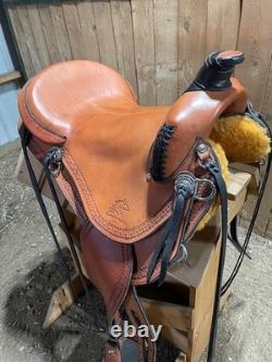 Synergist Western Saddle 17 Seat with the famous jean seamEnglish rigging
