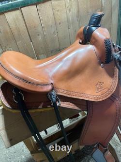 Synergist Western Saddle 17 Seat with the famous jean seamEnglish rigging