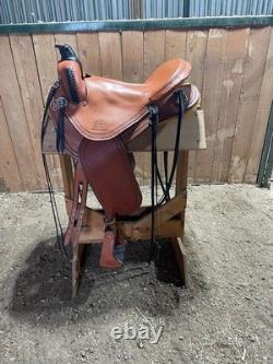 Synergist Western Saddle 17 Seat with the famous jean seamEnglish rigging