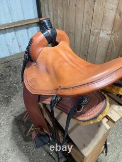 Synergist Western Saddle 17 Seat with the famous jean seamEnglish rigging