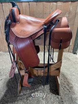 Synergist Western Saddle 17 Seat with the famous jean seamEnglish rigging
