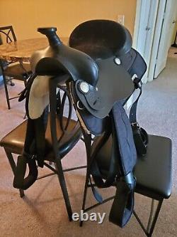 Tough 1 Western Saddle King Series Krypton Synthetic Horn KS4 17 Seat