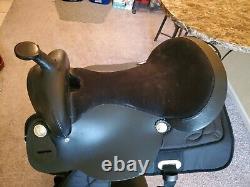 Tough 1 Western Saddle King Series Krypton Synthetic Horn KS4 17 Seat