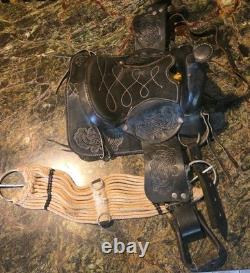 Training Saddle 10 Inch Black Tooled Leather Work Design Mexico Beautiful Vtg