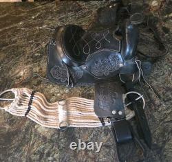 Training Saddle 10 Inch Black Tooled Leather Work Design Mexico Beautiful Vtg