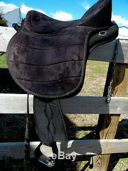 Treeless western endurance saddle synthetic no horn