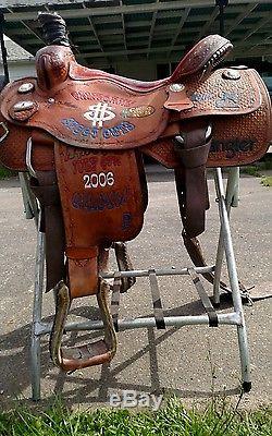 Trophy team roping saddle