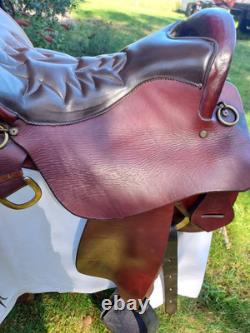 Tucker Endurance Brown Leather Western Saddle 17 Seat Medium Tree USA Made NICE