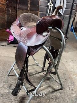 Used 15 The Rider Western barrel saddle