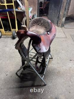 Used 15 The Rider Western barrel saddle