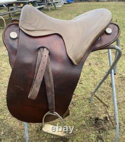 Used 16 Buena Vista gaited horse plantation saddle withWestern rigging