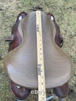 Used 16 Buena Vista gaited horse plantation saddle withWestern rigging