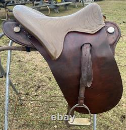 Used 16 Buena Vista gaited horse plantation saddle withWestern rigging