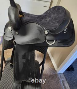 Used 16 Inch wintec Western saddle Like New Condition