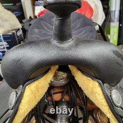 Used 16 Inch wintec Western saddle Like New Condition