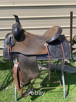 Used 17 Royal King Western barrel saddle tooled dark oil withroughout fenders