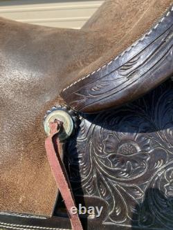 Used 17 Royal King Western barrel saddle tooled dark oil withroughout fenders