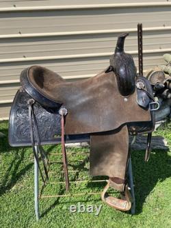 Used 17 Royal King Western barrel saddle tooled dark oil withroughout fenders