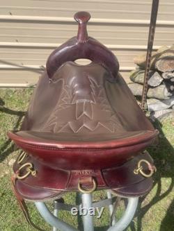 Used 18 wide tree Tucker High Plains round skirt Western trail saddle