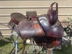 Used 18 wide tree Tucker High Plains round skirt Western trail saddle