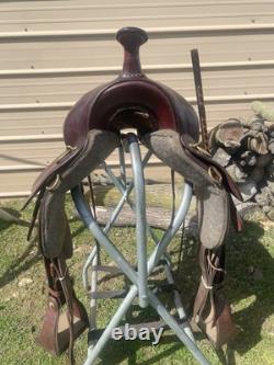 Used 18 wide tree Tucker High Plains round skirt Western trail saddle