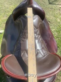 Used 18 wide tree Tucker High Plains round skirt Western trail saddle